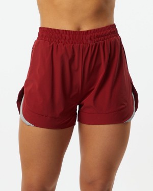 Short Alphalete Stride Corta 3" Mujer Rojas | IRADUE-721